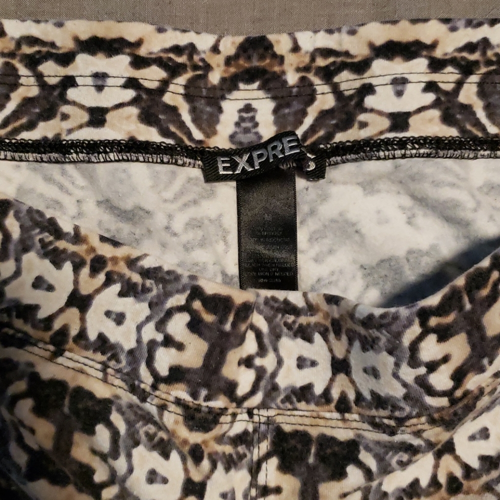 Express patterned legging - Picture 3 of 3